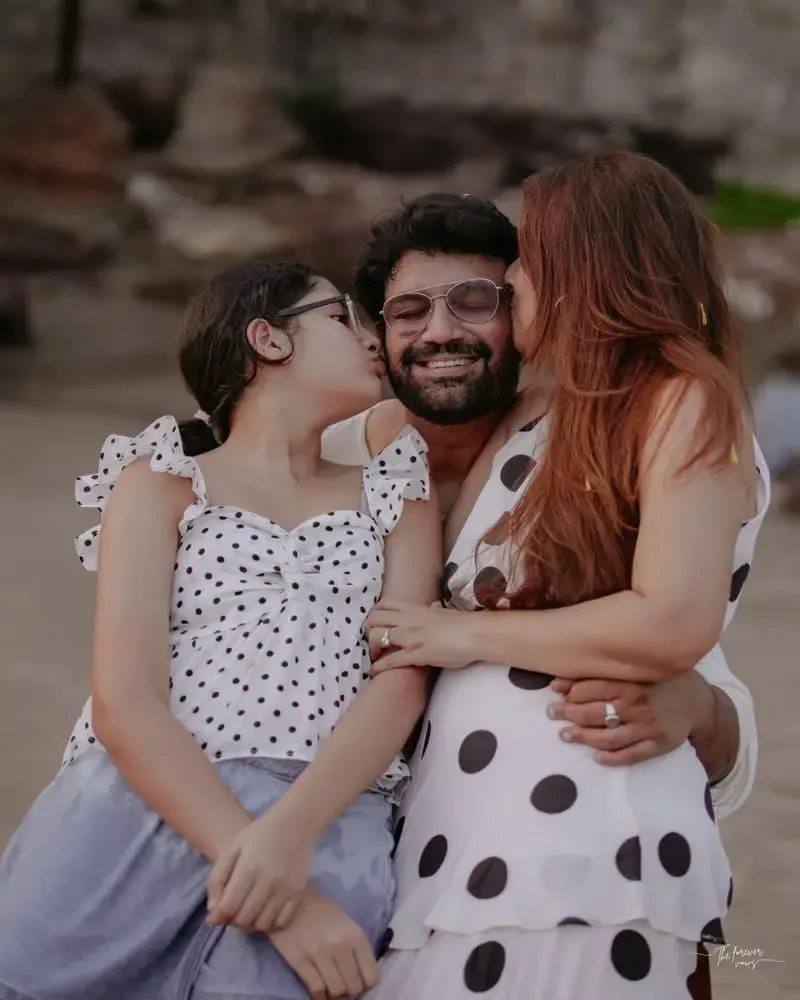 Keerti Kelkar pens heartfelt birthday note for Sharad Kelkar as he turns 50
