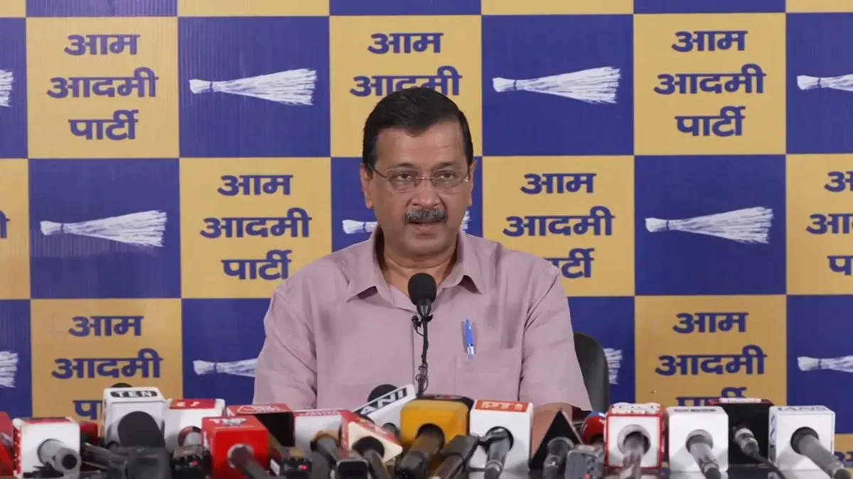 Kejriwal Accuses Centre of Pressuring Auto Firms on E20 Fuel