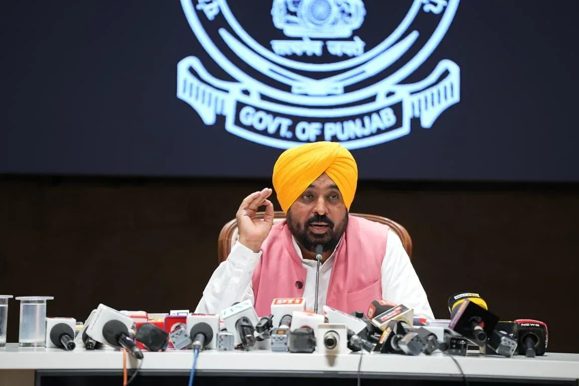Kejriwal hails Punjab's move to regularise 65,000 contract workers