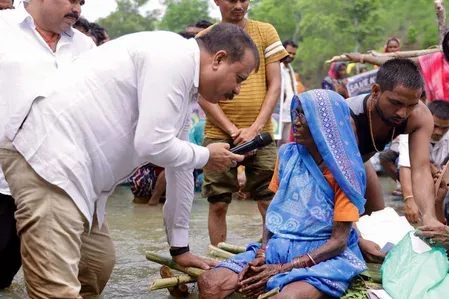 केन-बेतवा लिंक परियोजना: 'किसानों की लड़ाई सम्मान की है' — नेता प्रतिपक्ष उमंग सिंघार का छतरपुर दौरा
