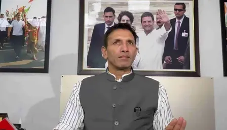 केन-बेतवा परियोजना: विस्थापित आदिवासी व किसानों के लिए न्याय की माँग, जीतू पटवारी ने छतरपुर में किया आंदोलनकारियों से मुलाकात