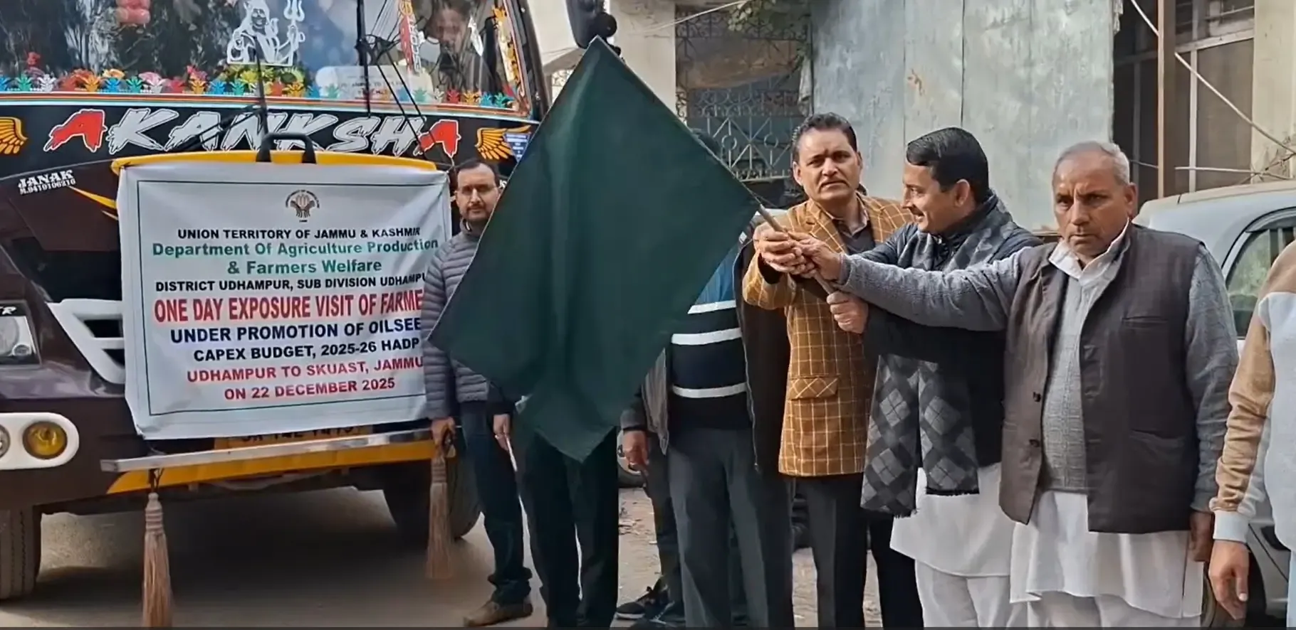 क्या केंद्र सरकार के सहयोग से 70 किसान प्रशिक्षण के लिए रवाना हुए हैं?