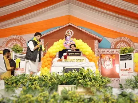 केंद्रीय मंत्री सिंधिया के मुरीद हुए बाबा बागेश्वर, जमकर की तारीफ