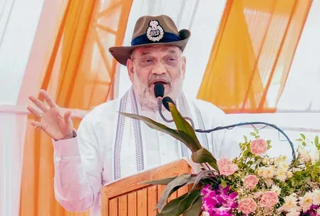 अमित शाह पूर्वोत्तर दौरे पर रवाना, त्रिपुरा में भारत-बांग्लादेश सीमा का करेंगे निरीक्षण