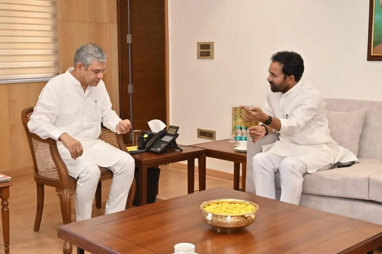 जी किशन रेड्डी ने रेल मंत्री वैष्णव से मुलाकात की, तेलंगाना की रेल परियोजनाओं की समीक्षा