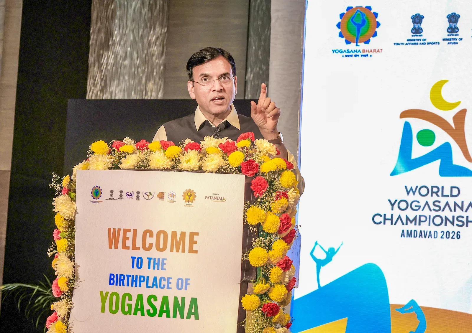 पहली वर्ल्ड योगासन चैंपियनशिप 2026: अहमदाबाद में 75 देशों के 500 खिलाड़ी, मांडविया ने किया अनावरण