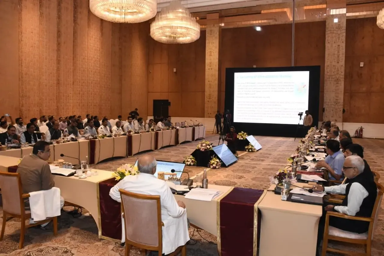 क्या केंद्रीय मंत्री नितिन गडकरी और सीएम भूपेंद्र पटेल ने एनएचएआई के अधिकारियों के साथ समीक्षा बैठक की?