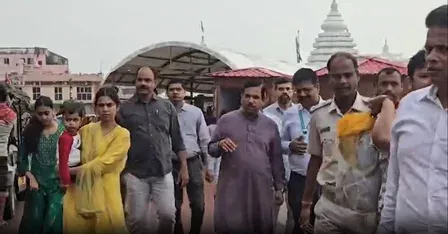 केंद्रीय मंत्री प्रल्हाद जोशी ने किए जगन्नाथ मंदिर में दर्शन, पीएम मोदी के लिए मांगा आशीर्वाद