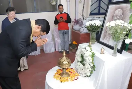 केंद्रीय मंत्री सर्बानंद सोनोवाल ने स्वर्गीय पी.जी. बरुआ को श्रद्धांजलि अर्पित की