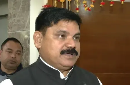 केंद्रीय मंत्री सतीश चंद्र दुबे का विपक्ष पर निशाना, भारत कोई धर्मशाला नहीं है जो आएगा रह जाएगा
