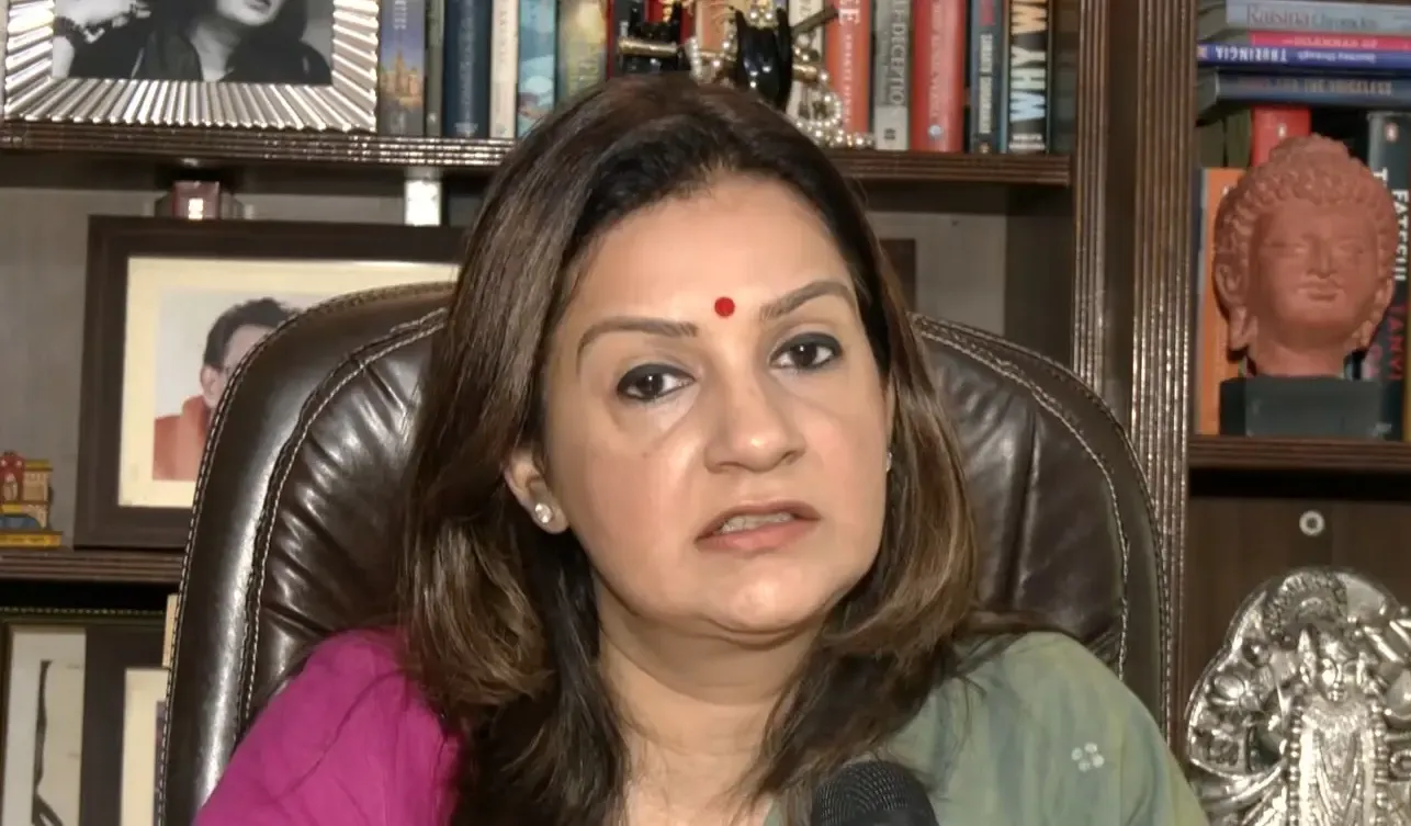 प्रियंका चतुर्वेदी ने केरल में मतदान और परिणामों के बीच के लंबे अंतर पर उठाए सवाल