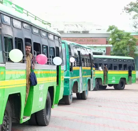 Why was a UKG student abandoned by the school bus in Kerala?