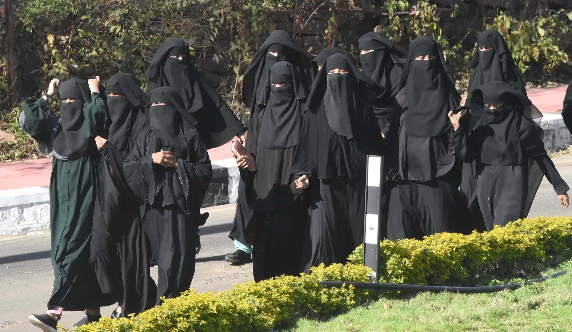What sparked the hijab controversy at a Kochi school?