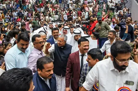 केरल के सीएम विजयन ने कुवैत में मलयाली संगठनों के प्रतिनिधियों से मुलाकात की