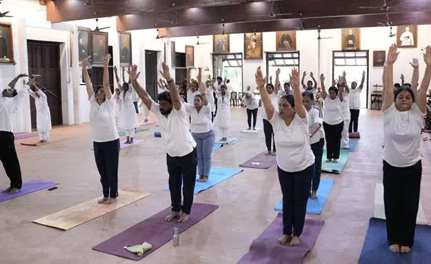 अंतरराष्ट्रीय योग दिवस 2026: केरल में रजोनिवृत्ति के लिए योग कार्यक्रम, YWCA और आयुष मंत्रालय की साझेदारी
