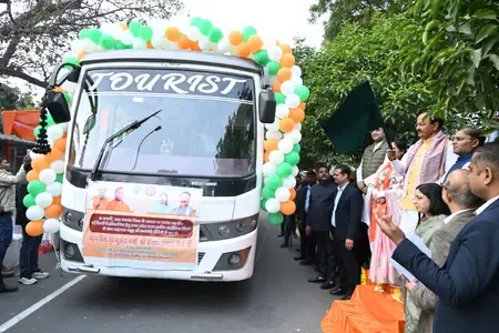 केशव प्रसाद मौर्य ने 14 ‘लखपति दीदियों’ को किया सम्मानित, गणतंत्र दिवस परेड के लिए बस को दिखाई हरी झंडी