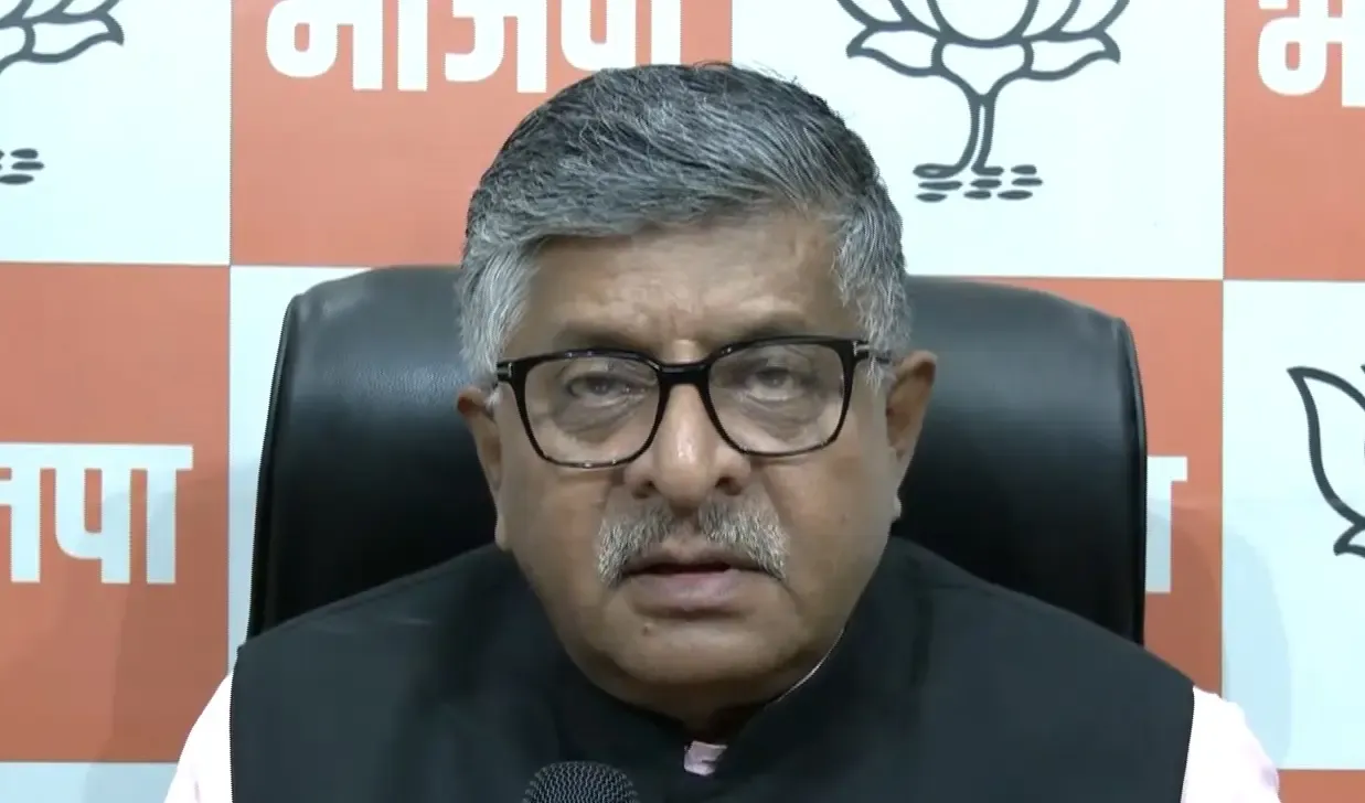 खड़गे की 'RSS पिता' टिप्पणी पर BJP का पलटवार; पवन खेड़ा बोले — बार-बार हो रही अध्यक्ष की बेइज्जती