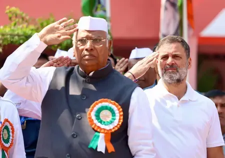मल्लिकार्जुन खड़गे और राहुल गांधी ने देशवासियों को संविधान दिवस की दी शुभकामनाएं