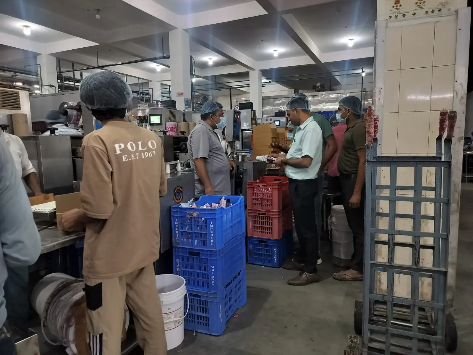 गौतमबुद्ध नगर में खाद्य सुरक्षा अभियान: डेरी फन और ज्ञानी आइसक्रीम के नमूने जांच को भेजे