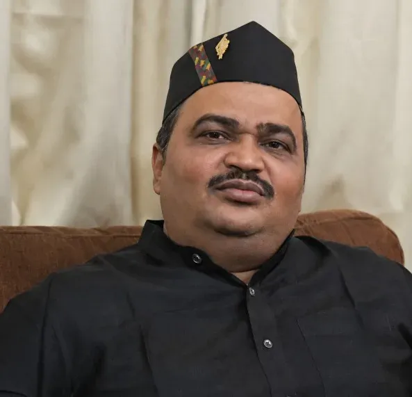खान सर विवाद पर सियासत गरमाई: शिवसेना, राजद और बिहार सरकार ने निष्पक्ष जांच की माँग की