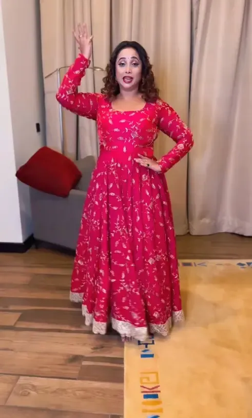 क्या रानी चटर्जी ने 'खंड लगदी' पर ठुमके लगाकर फैंस का दिल जीत लिया?