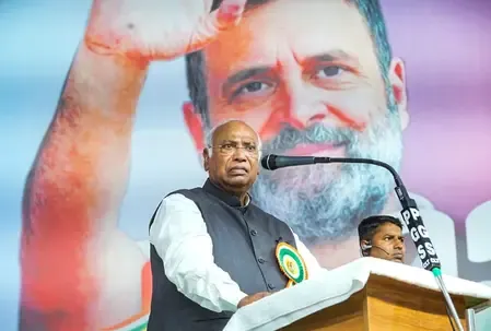 Kharge Launches UDF Campaign in Kerala, Critiques LDF and BJP