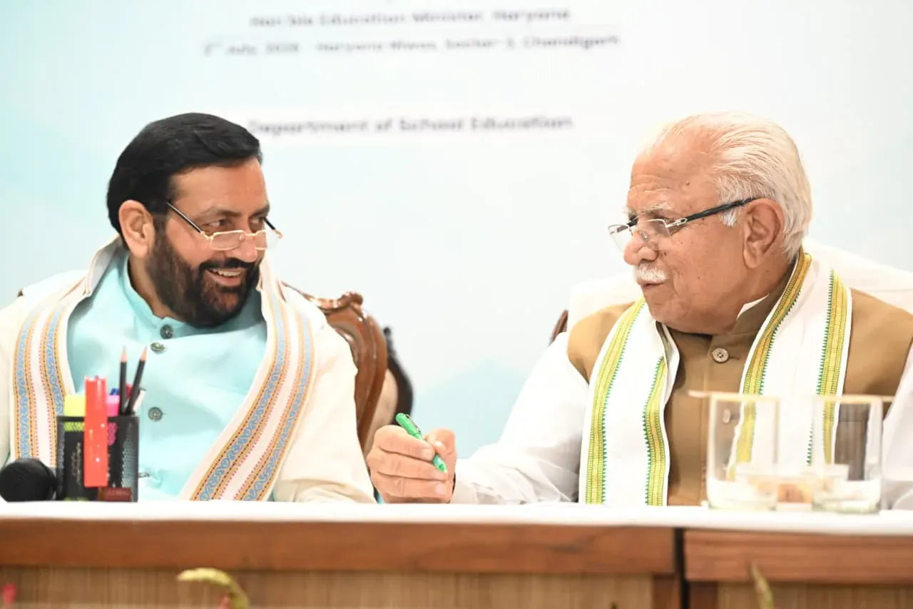 Khattar Honours Haryana Super-100 IIT-JEE Toppers in Chandigarh