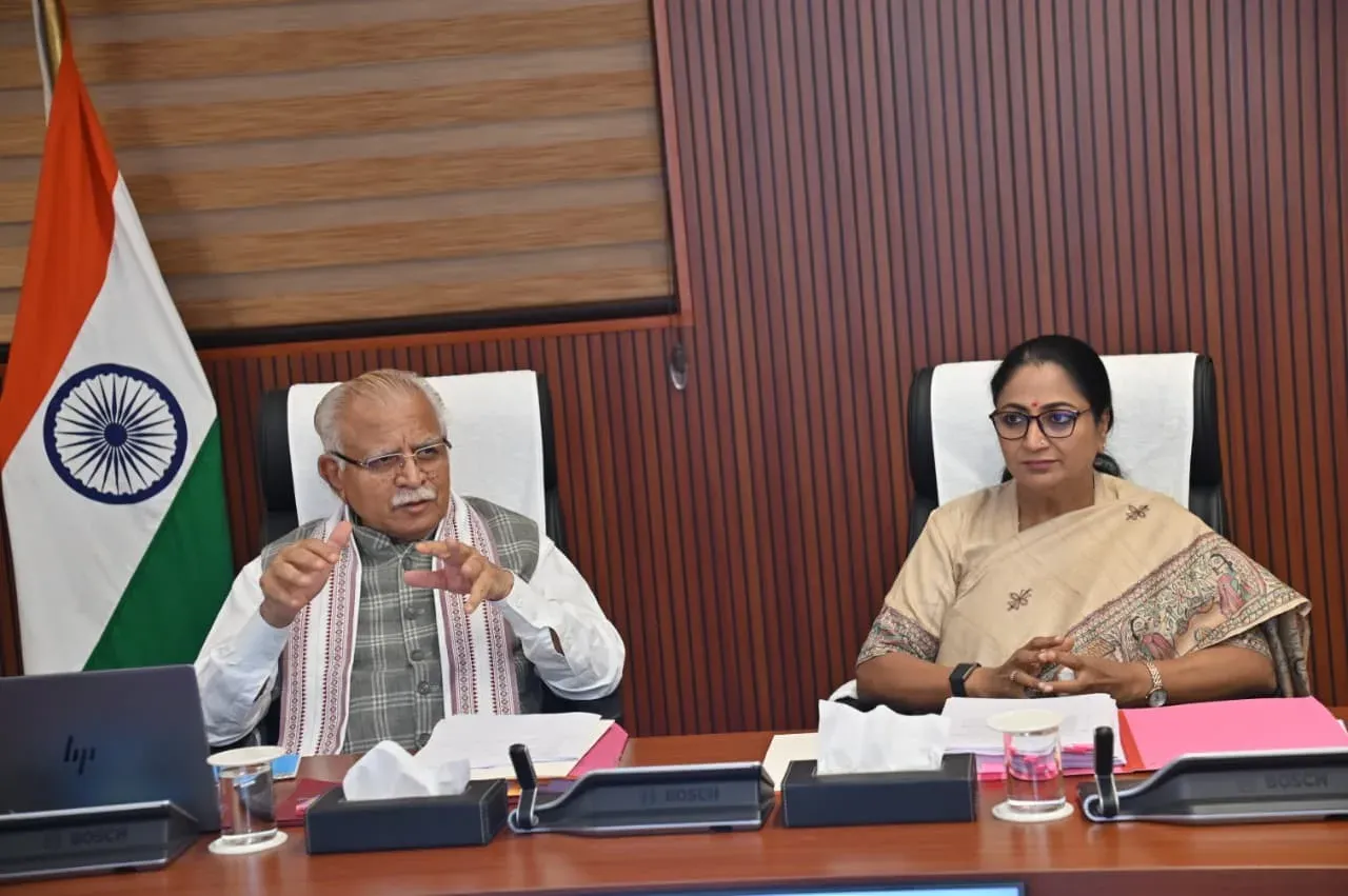 Khattar meets Delhi CM Rekha Gupta on capital development