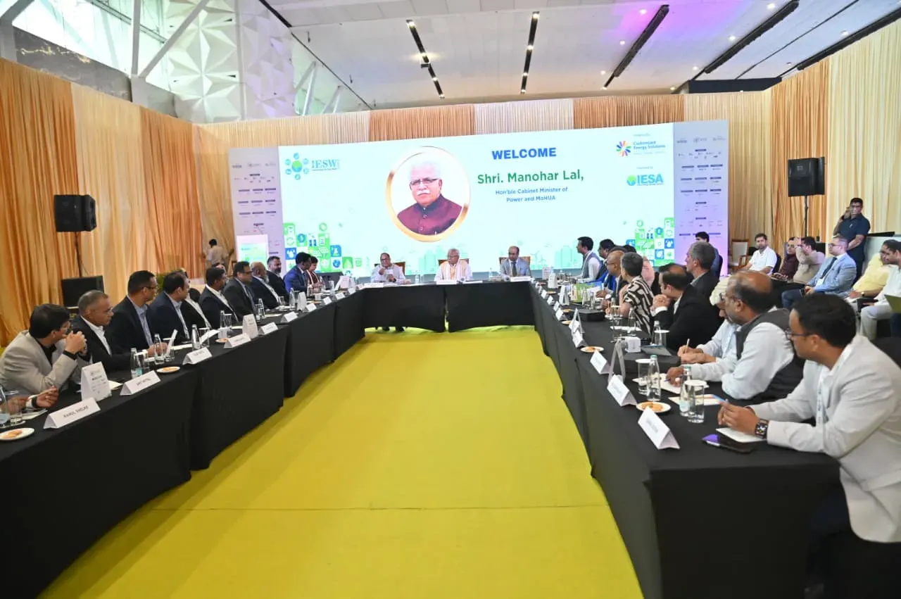 Khattar meets energy storage CEOs at India Energy Storage Week 2026