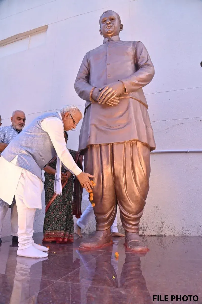 Khattar pays tribute to Haryana BJP stalwart Dr. Mangal Sen