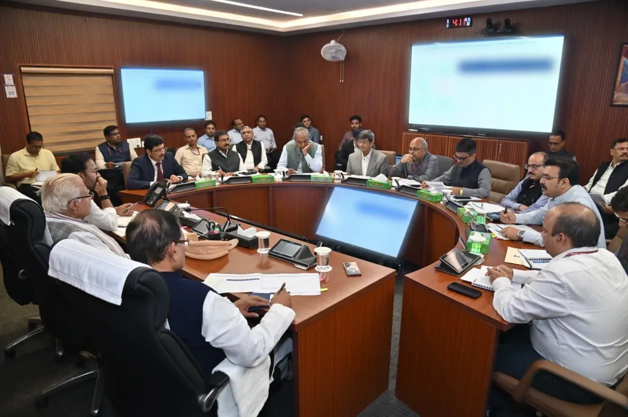 Khattar Reviews Coal Supply to Power Plants With Naik, Kishan Reddy