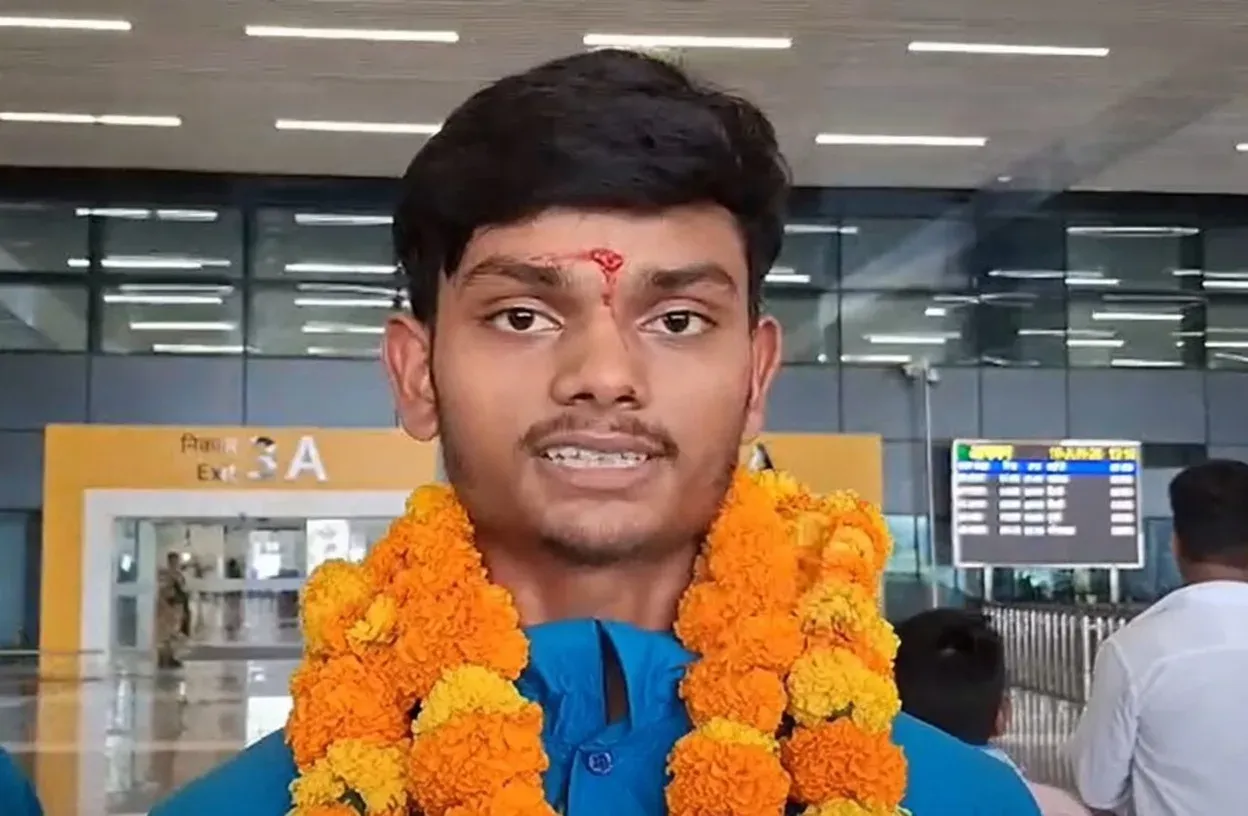 विश्व योगासन चैंपियनशिप में सारांश कुमार ने जीता स्वर्ण पदक, बिहार के तीन खिलाड़ियों का पटना में भव्य स्वागत