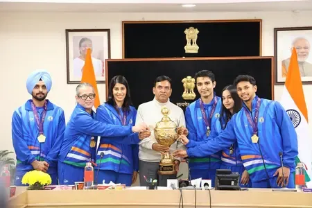 क्या खेल मंत्री ने वर्ल्ड कप जीतने पर भारतीय स्क्वैश टीम को सम्मानित किया?