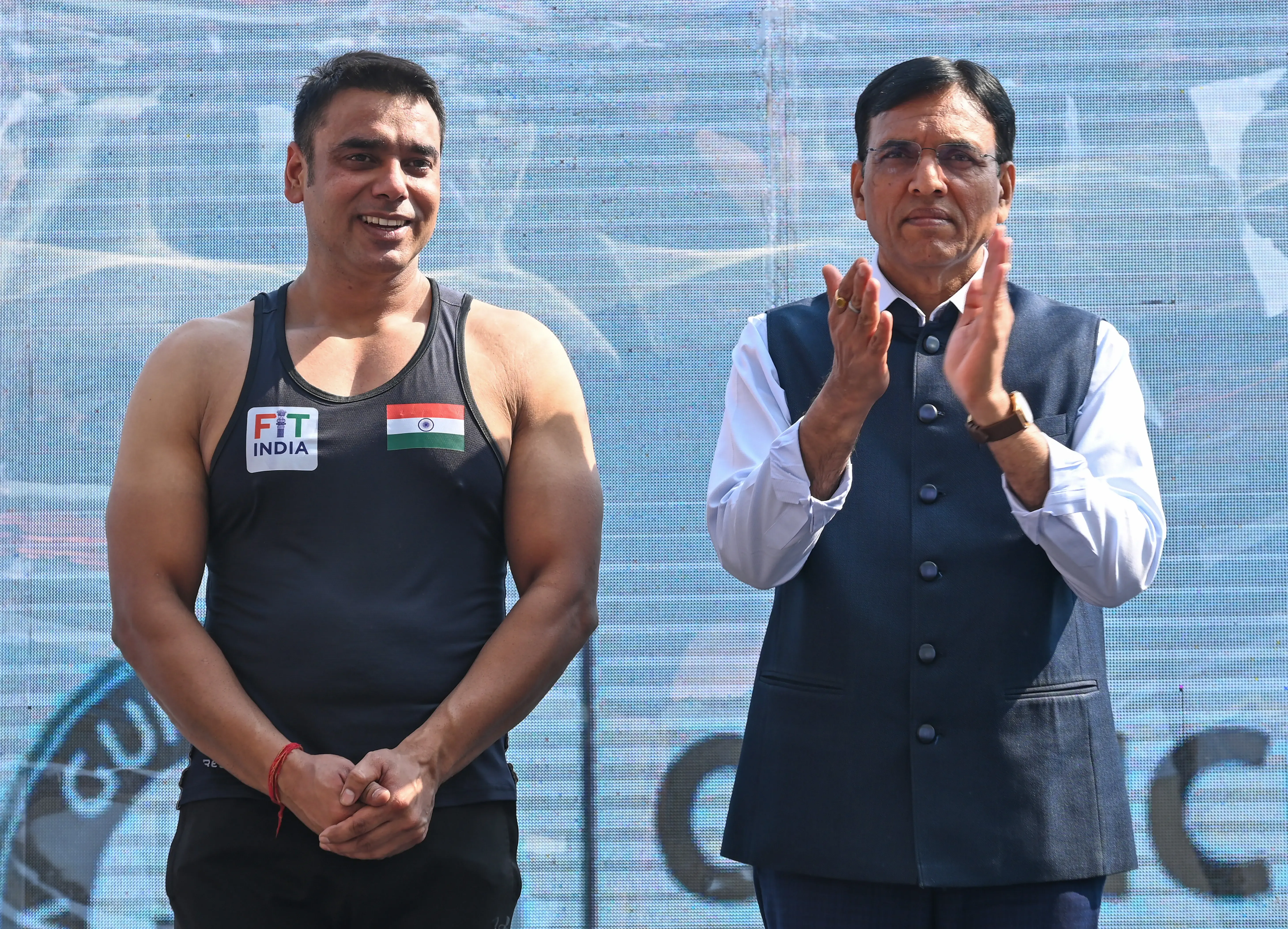 क्या खेल पेशेवरों के लिए नई इंटर्नशिप नीति शुरू की गई है?