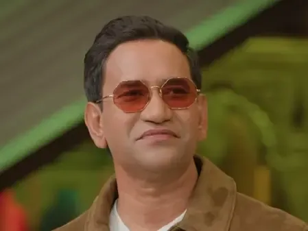 'खेसारी' को ड्राइवर रखना चाहते है मनोज तिवारी? निरहुआ ने बातों ही बातों में साधा निशाना