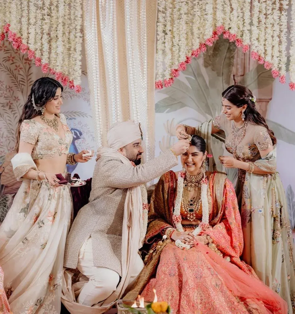 Khushi Kapoor helps sister Anshula during sindoor ritual at her wedding