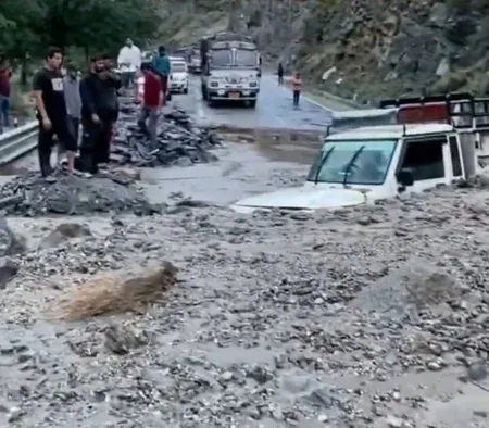 किन्नौर में बादल फटने से एनएच-05 बंद, कुल्लू-चंबा समेत राज्य की 60 सड़कें ब्लॉक