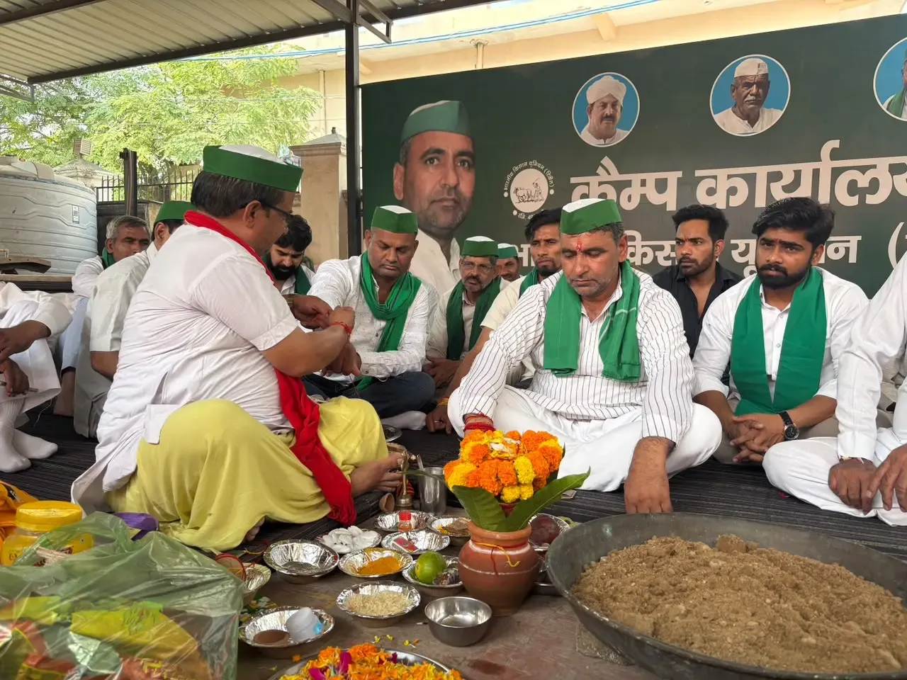 महेंद्र सिंह टिकैत की 91वीं जयंती: गौतमबुद्ध नगर में हवन-पूजन, किसानों ने एकजुटता का संकल्प लिया