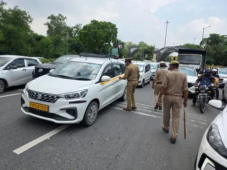 किसानों के जंतर-मंतर मार्च के आह्वान के बीच नोएडा-दिल्ली बॉर्डर पर हाई अलर्ट
