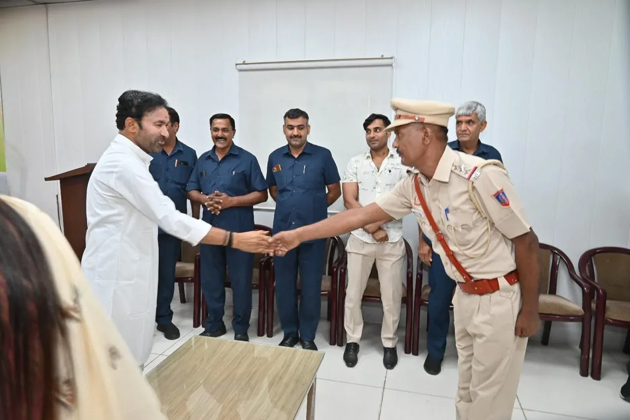 Kishan Reddy Felicitates Retiring Delhi Police Inspector