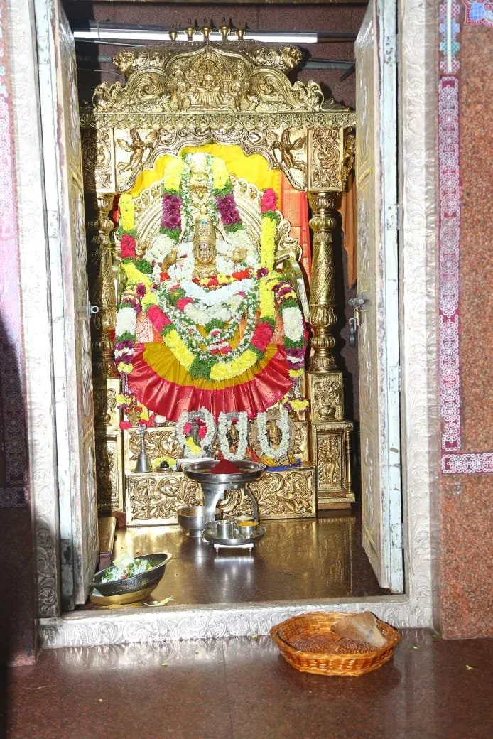 Kishan Reddy Offers Prayers at Sringeri Math, Hyderabad