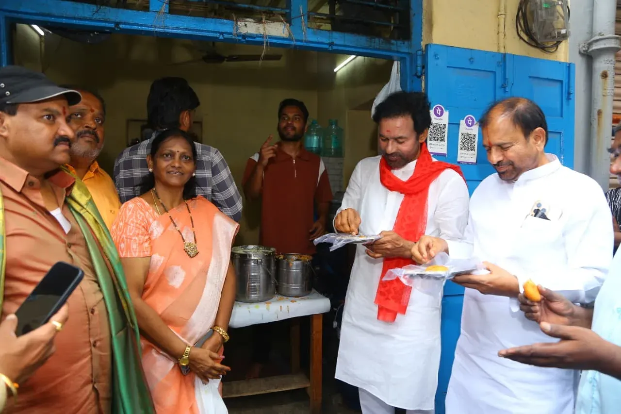 Kishan Reddy Visits PM SVANidhi Tiffin Centre in Kacheguda