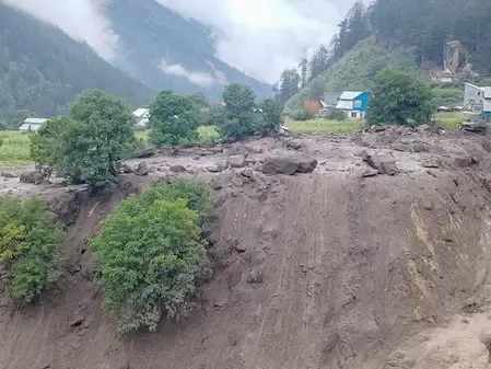 किश्तवाड़ आपदा: प्रशासन ने हेल्पलाइन नंबर क्यों जारी किया?