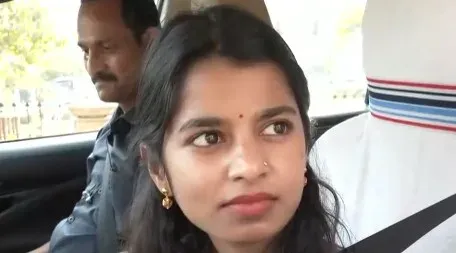 मैथिली ठाकुर: राहुल गांधी-पप्पू यादव की FIR पर बोलीं — किसी भी धर्म का मज़ाक उड़ाना गलत