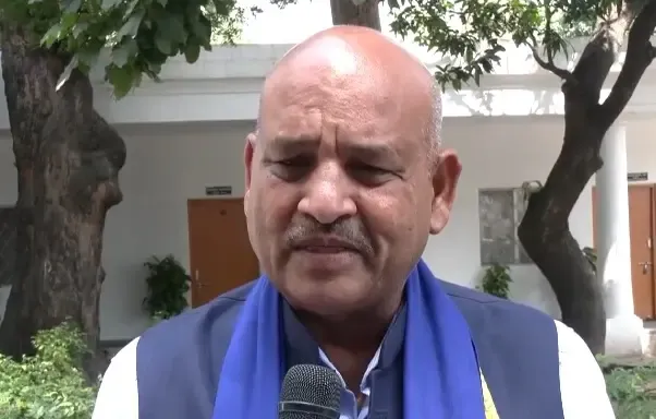 चुनाव आयोग पर सवाल: कांग्रेस सांसद करमवीर बौद्ध बोले — जवाब आयोग प्रमुख को ही देना होगा
