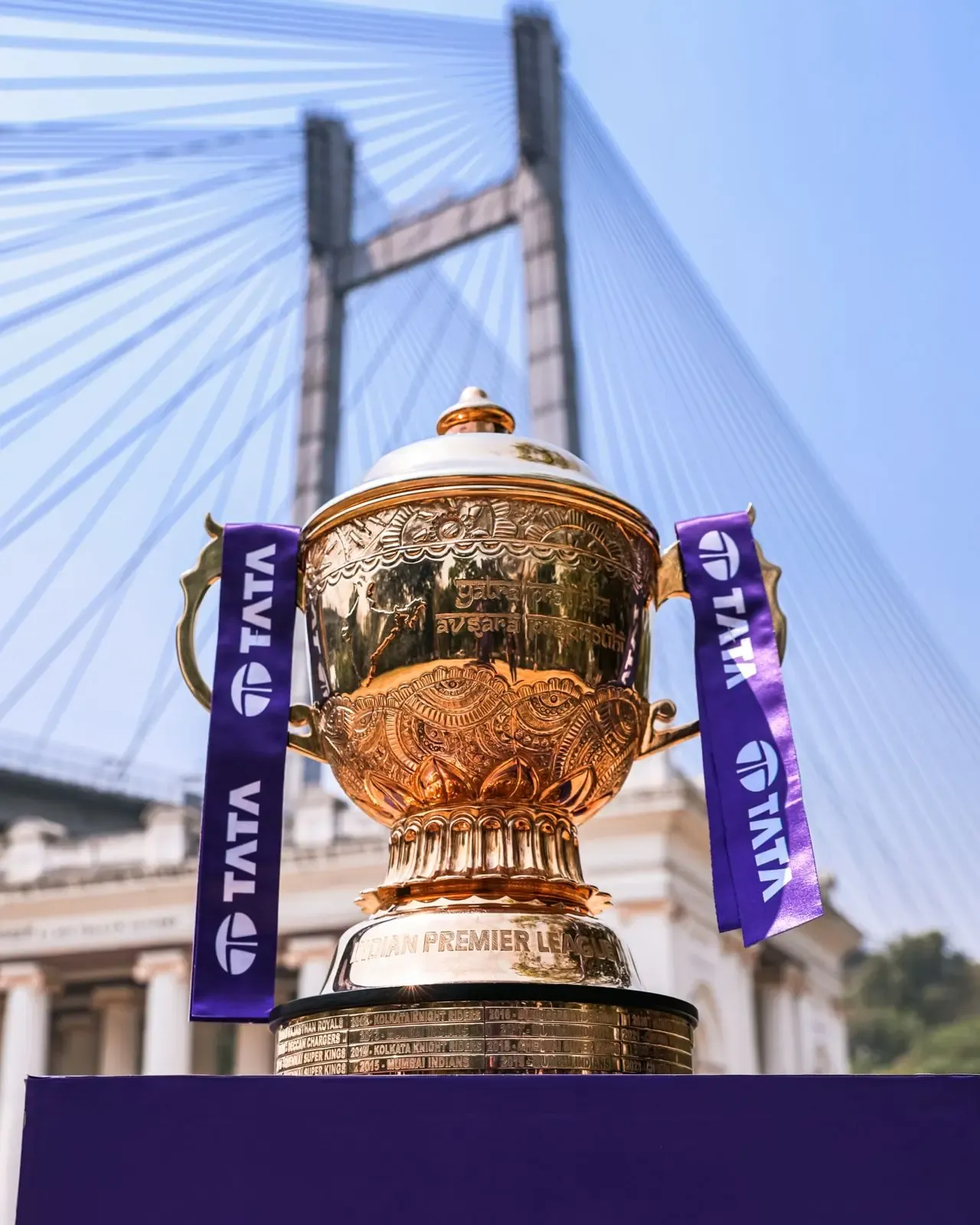KKR's IPL 2024 Trophy Tour Thrills Fans at City Centre