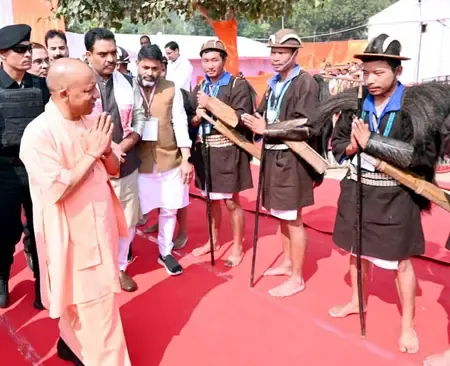 कोई भी पात्र जनजातीय परिवार सरकारी योजनाओं से वंचित नहीं रहेगा : मुख्यमंत्री योगी