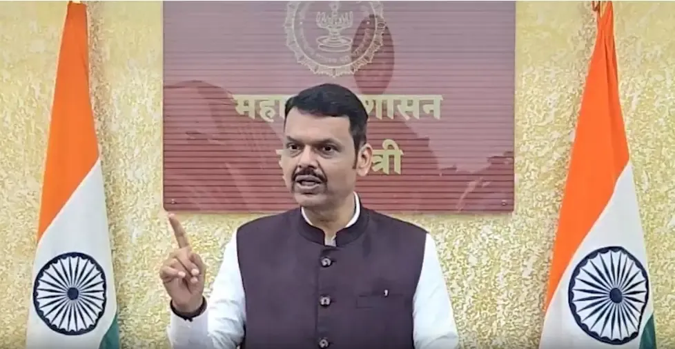फडणवीस का राहुल गांधी पर तीखा हमला: 'वोट नहीं, राहुल का दिमाग चोरी हुआ है'