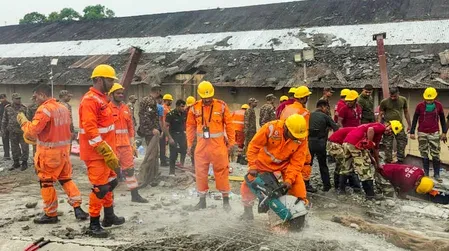 कोलकाता तारातला गोदाम हादसा: मृतकों की संख्या 14 हुई, 24 घंटे बाद भी मलबे में फंसे लोगों की तलाश जारी
