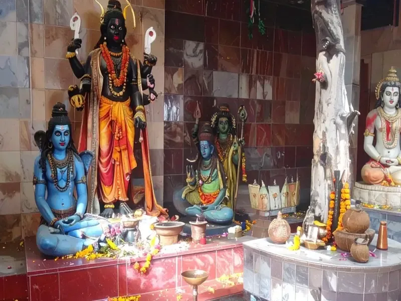 क्या कोलकाता के चाइनीज काली मंदिर में चाऊमीन और मोमोज का भोग चढ़ता है?